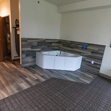 Cobblestone Hotel & Suites-Sheldon 외부 사진