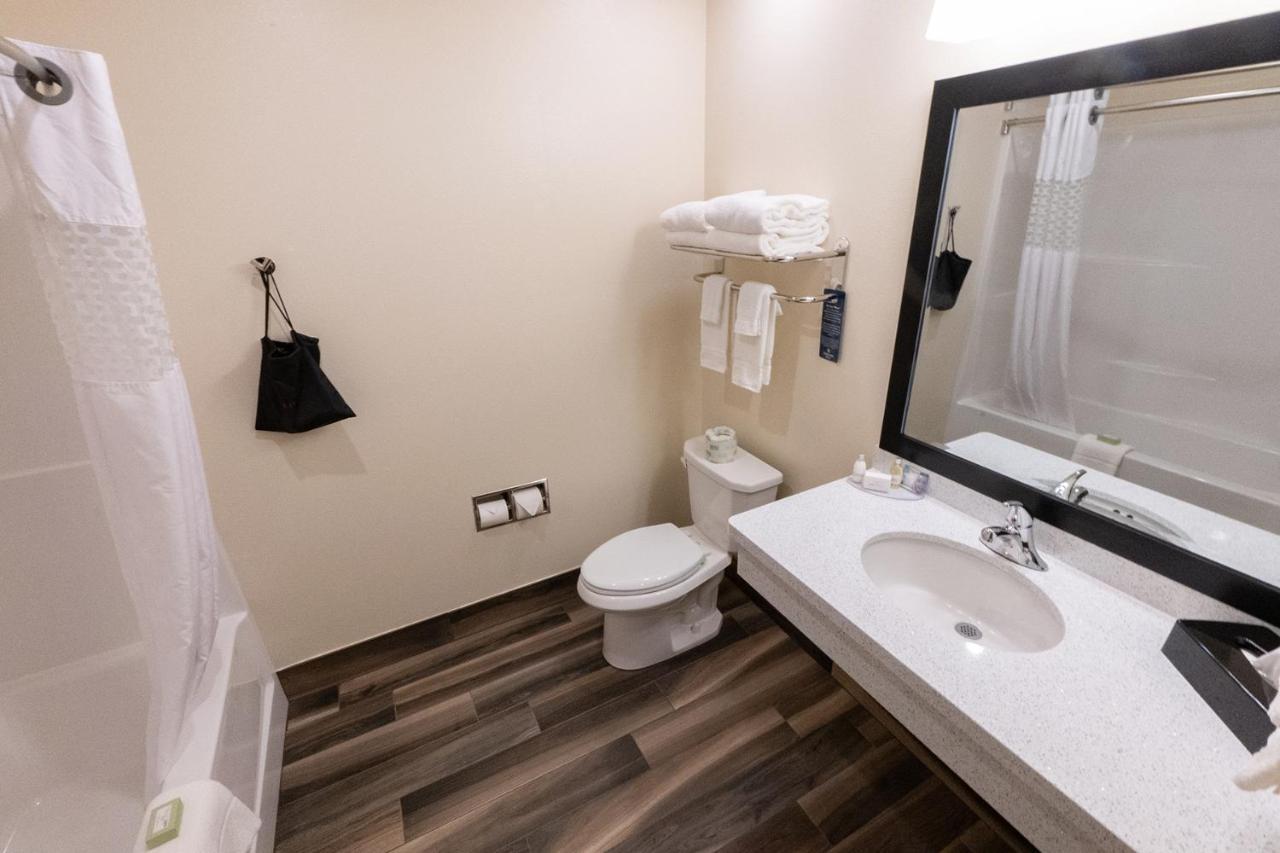 Cobblestone Hotel & Suites-Sheldon 외부 사진